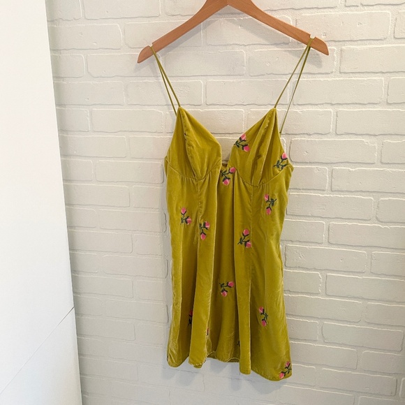Urban Outfiters mini dress Chartreuse Green Pink Embroidered Rosebuds Coquette M - Picture 6 of 6